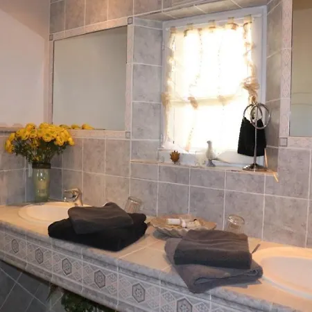 Дом отдыха House Superbe Avec Piscine 4 Chambres Гримо
